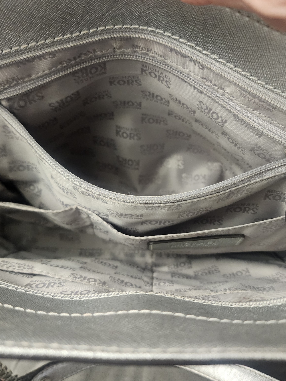 Michael Kors Metallic Silver Chain-Handle Shoulder Tote- SILVER LIKE NEW - Picture 2 of 5